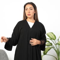 عبايه سوداء بكم دانتيل قماش مخطط بارد 1008