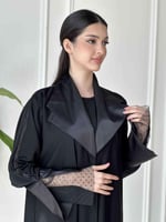 عباية سوداء أنيقة بلمسات من الدانتيل 7029