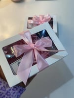 عطر + مناكير