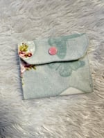 حقائب قماشية بألوان مختلفة