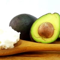 زبدة الأفوكادو الخام