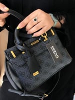 شنطة نسائية GUESS