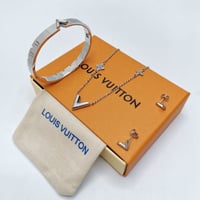 طقم لويس فيتون