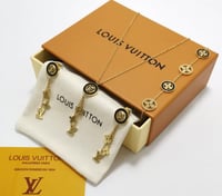 طقم سلسال مع حلق وأسوارة من لويس فيتون