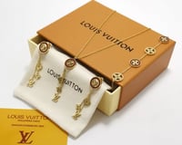 طقم سلسال مع حلق وأسوارة من لويس فيتون