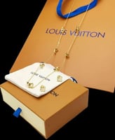 سلسال طويل وحلق لويس فيتون