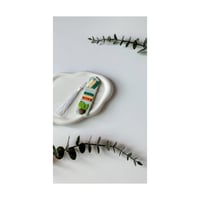 فاصل كتاب بتصميم مكتبة