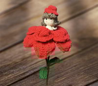 وردة على شكل دمية