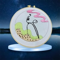 لوحة تطريز إمرأة