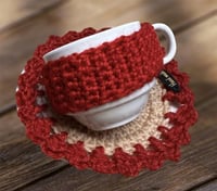 كوب قهوة صغير مع صحن