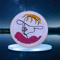 لوحة تطريز إمرأة