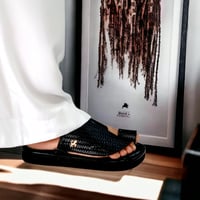 حذاء شرقي - اسود مجدول مرتفع وطني