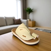 حذاء شرقي نقش نعام بيج وطني