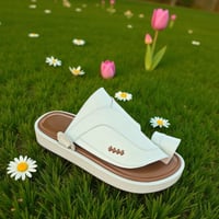 حذاء شرقي صناعة وطنية