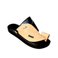 حذاء شرقي صناعة وطنية