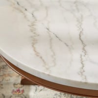 طاولة قهوة فخمة بسطح رخام