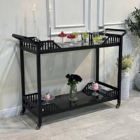 عربية تقديم دورين زجاج أسود