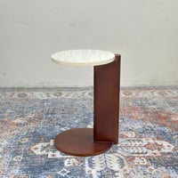 طاولة خدمة سطح بديل الرخام قاعده خشب لون بني