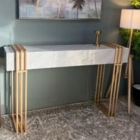 طاولة الكونسول