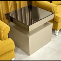 طاولة جانبية خشب شمباني بسطح زجاج مرايا