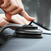 أوكي - حامل الهاتف على لوحة القيادة