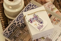 تعليقة الهدايا والتوزيعات -مبارك عليكم الشهر