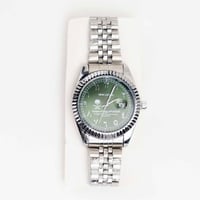 ساعة نيولاتينا فضي مع اخضر