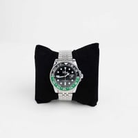 ساعة فدشي رجالي بإطار اخضر وأسود