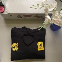 بلوفر بلون أسود - التصميم حسب الطلب