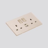 مقبس ثلاثي 13 امبير ثنائي القطب مزدوج