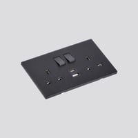 مقبس ثلاثي 13 امبير ثنائي القطب مزدوج