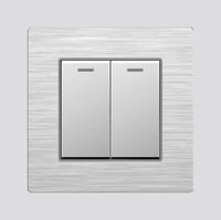 مفتاح ثنائي وسطي (متعدد الاتجاه )