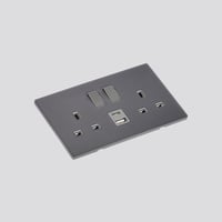 مقبس ثلاثي 13 امبير ثنائي القطب مزدوج