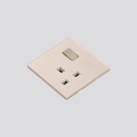 مقبس ثلاثي 13 امبير ثنائي القطب