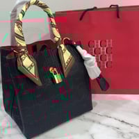 كارولينا هيريرا CH