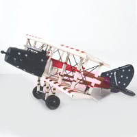 تحفة حديد بشكل طائرة