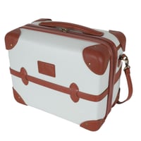 طقم حقائب سفر كلاسيكية من 4 قطع – مغطاة بجلد فاخر...