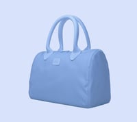 حقيبة يد من \ BANDE A BART \ تتميز بتصميمها العصري...