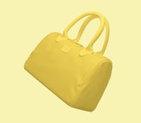 حقيبة يد من \ BANDE A BART \ تتميز بتصميمها العصري...