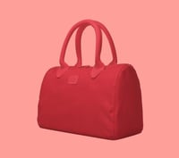 حقيبة يد من \ BANDE A BART \ تتميز بتصميمها العصري...