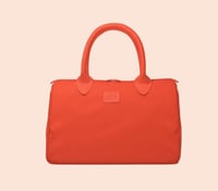 حقيبة يد من \ BANDE A BART \ تتميز بتصميمها العصري...