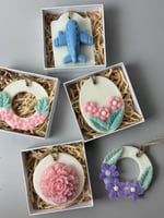 تعليقة فواحة عطرية ذات تصاميم