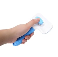 مشط حديد للقطط والكلاب مع مكبس لإزالة الشعر لون از...