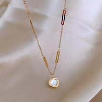 قلاده بطراز وارقام رومانية انيقه 18K