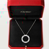 قلادة كارتير من مجموعة LOVE مرصعة ب3 ماسات