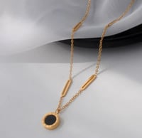 قلاده بطراز وارقام رومانية انيقه 18K