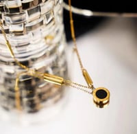 قلاده بطراز وارقام رومانية انيقه 18K