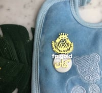 بروش صدف ايطار اسد وتاج مطلي ذهب