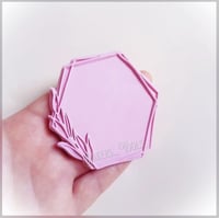 ختم مع قطاعه بطاقه سداسي مزخرفه