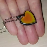 سلسال القلب اللون يتغير مع درجة الحرارة